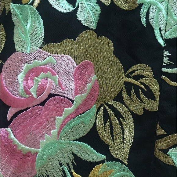 Embroidered Floral Romper - Picture 4 of 5